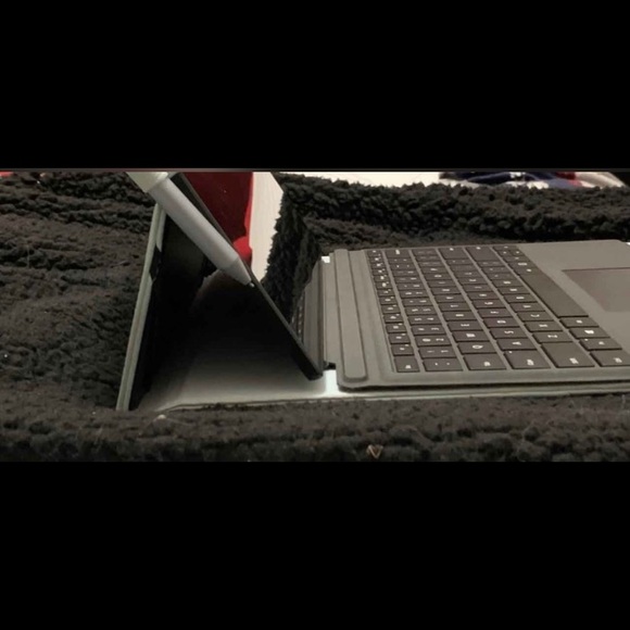 MICROSOFT SURFACE PRO 7 BUNDLE - Picture 2 of 7